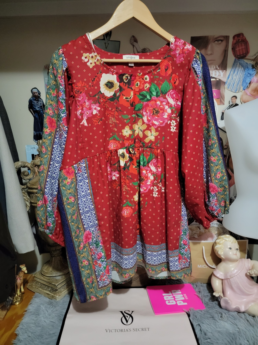 Umgee Red Floral Patterned Top Large NWOT - Picture 2 of 7